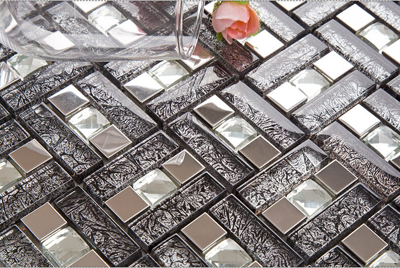 enlarged photo of the metallic mosaic tile gold brushed aluminum sheet