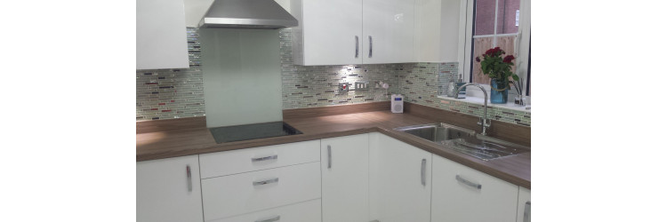 Why Kitchen Designers Love Glass Backsplash Tile